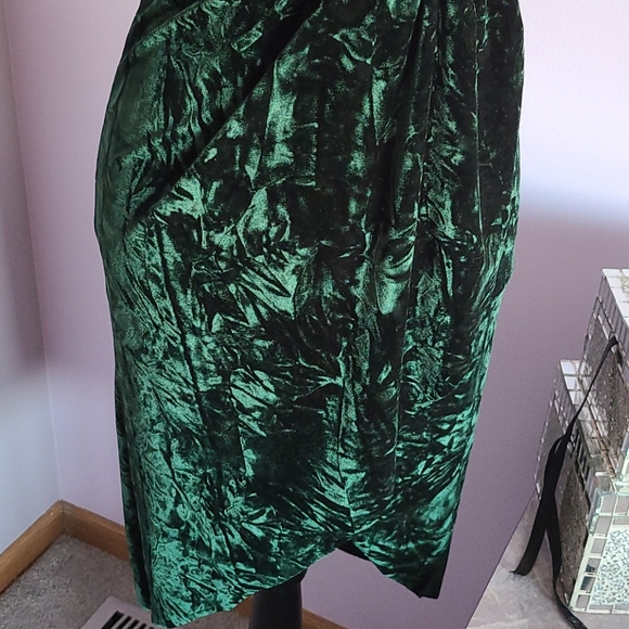 ◾last 1▪️emerald green velvet dress◾ - Picture 5 of 8